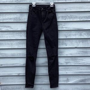 American Eagle Super Hi-Rise Black Distressed Jegging Size 0 Long